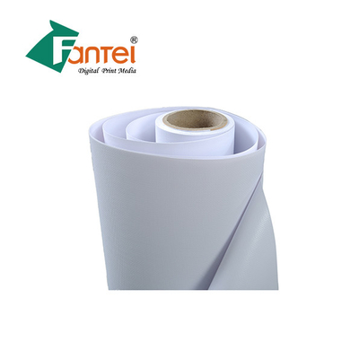 240gsm 7oz 200D * 300D Rolki banerowe z PVC laminowane na zimno Z przodu